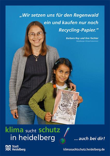 13_klimasuchtschutz_b_roy.jpg - Barbara Roy und ihre Tochter: „Wir setzen uns für den Regenwald ein und kaufen nur noch Recycling-Papier.“