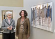 Brigitte Schröder (links), Vorsitzende der GEDOK Heidelberg, mit der Künstlerin Elsbeth Lang vor ihrem Gemälde.  (Foto: Rothe)