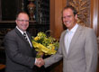 Oberbürgermeister Dr. Eckart Würzner gratuliert Bernd Stadel (links) zur Wahl zum neuen Ersten Bürgermeister. (Foto: Dorn)