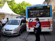 Der Gemeindevollzugsdienst sorgt dafür, dass auch bei Großveranstaltungen noch eine Gasse für Feuerwehr, Rettungsdienste und Busse bleibt. (Foto: Stadt Heidelberg)