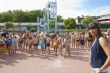Franziska van Almsick mit den „Schwimmkids“ im Tiergartenschwimmbad 