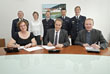 Unterzeichneten die Vereinbarung zur Notfallseelsorge (von links): Dekanin Dr. Marlene Schwöbel, OB Dr. Eckart Würzner und Pfarrer Johannes Brandt