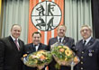 Stadtbrandmeister Albert Eppinger (2. von links) und sein Stellvertreter Uwe Bender (2. von rechts) neben dem Ersten Bürgermeister Bernd Stadel (links) und Branddirektor Hans-Joachim Henzel (Foto: Rothe)