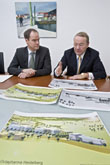 Wolfgang Marguerre (rechts) und OB Dr.  Eckart Würzner stellen die Investitionspläne von Octapharma vor.