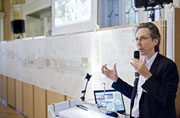 Michael Palm, Planer der Neckaruferpromenade, stellte sich bei fünf Werkstatt-gesprächen offen der Diskussion mit den Bürgerinnen und Bürgern. 