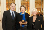 Oberbürgermeister Dr. Eckart Würzner (links),Isabel Mundry (Mitte)und Roswitha Sperber(Foto: Kresin)
