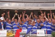Das Rugby-Team des Heidelberger Ruderklubs feiert den Titelgewinn 2011. 