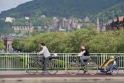 Radfahrer auf der Theodor-Heuss-Brücke