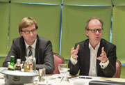 MLP-Vorstand Dr. Uwe Schroeder-Wildberg (l.) und Festivalintendant Thorsten Schmidt  