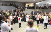 Die Erst- und Zweitklässler der Grundschule Emmertsgrund präsentierten eine bunte Tanzeinlage