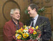 Oberbürgermeister Dr. Eckart Würzner (r.) gratuliert Stadtrat Heinz Reutlinger zum Achtzigsten. (Foto: Rothe)