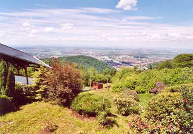 Aussicht vom Königstuhl auf Heidelberg und die Rheinebene