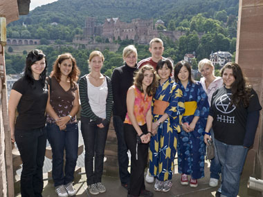 Die Teilnehmer/innen der Summer Science School auf dem Balkon der Heiliggeistkirche