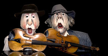 Das Wiener Masken- und Musiktheater präsentiert das Duo August und Arthur 
