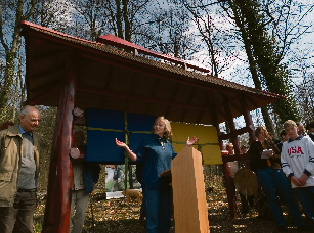 Oberbürgermeisterin Beate Weber eröffnet das neu gestaltete Arboretum