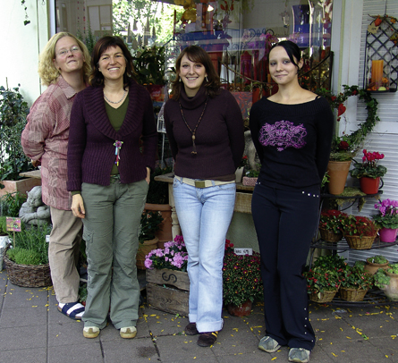 Die vier leidenschaftlichen Floristinnen vor ihrem gemütlichen Lädchen im Zentrum des Heidelberger Stadtlebens