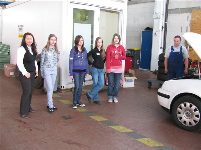 Girlsday_2010_Werkstaetten011.jpg - Girls' Day in den Werkstätten des Amtes für Abfallwirtschaft und Stadtreinigung (Foto: Stadt Heidelberg)