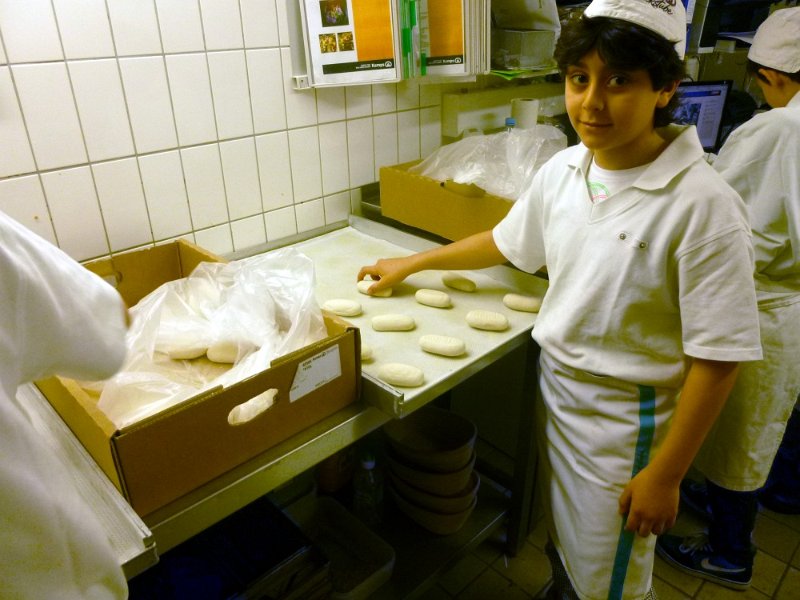 P1010042.jpg - Boys‘ Day 2013 bei der Bäckerei Kamps. (Foto: Interkulturelles Bildungszentrum Mannheim, Ausbildungsverbund Heidelberg)