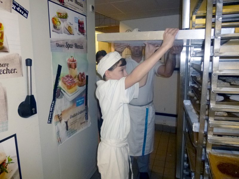 P1010046.jpg - Boys‘ Day 2013 bei der Bäckerei Kamps. (Foto: Interkulturelles Bildungszentrum Mannheim, Ausbildungsverbund Heidelberg)