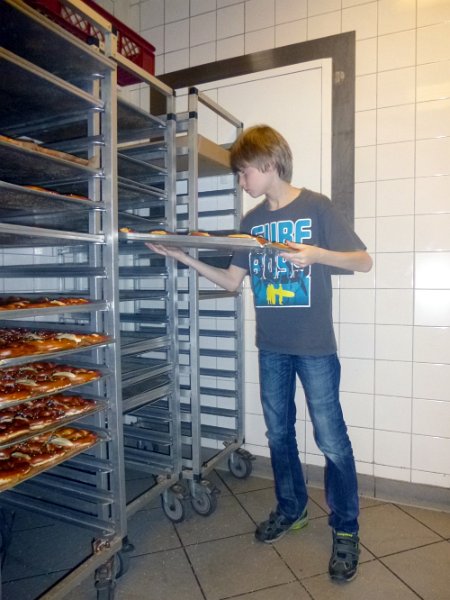 P1010071.jpg - Boys‘ Day 2013 in der Wiener Bäckerei. (Foto: Interkulturelles Bildungszentrum Mannheim, Ausbildungsverbund Heidelberg)