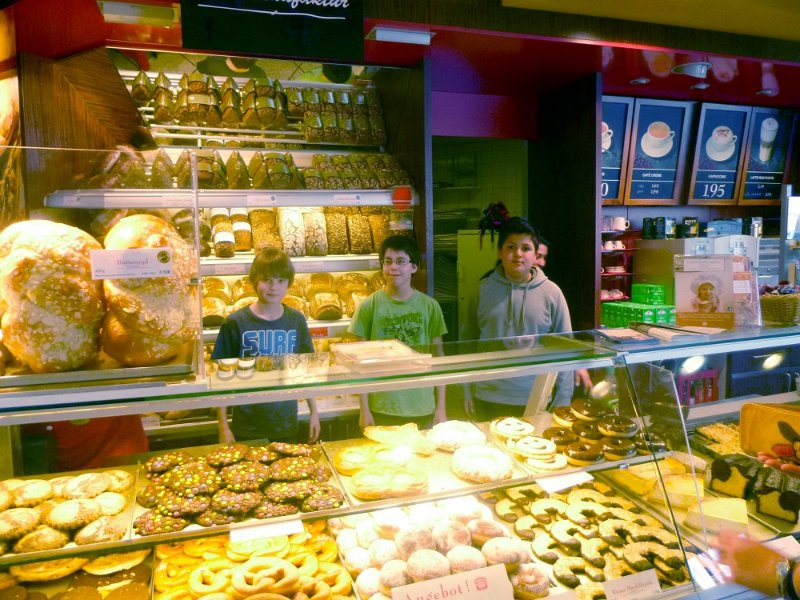 P1010074.jpg - Boys‘ Day 2013 in der Wiener Bäckerei. (Foto: Interkulturelles Bildungszentrum Mannheim, Ausbildungsverbund Heidelberg)