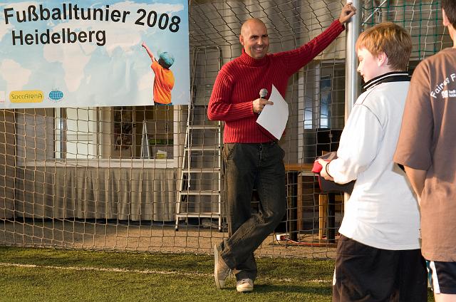 20081118-_DSC0526.jpg - Preisverleihung mit Mike Diehl (Event- und Fanbeauftragter von TSG Hoffenheim) (Foto: R. Fülop)