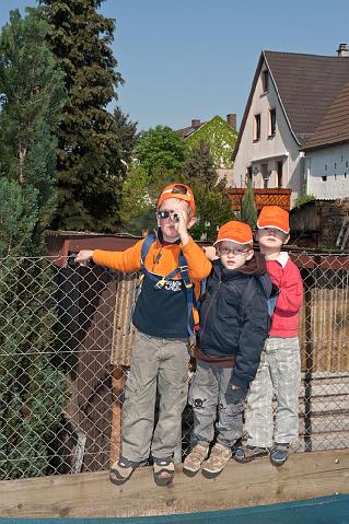 Laurentius-004.jpg - Die Kinder und Erzieher/innen des Kindergartens St. Theresia in Rohrbach am 20.4. haben rund um die Rathausstraße und Herrenwiesenstraße geputzt. (Foto: Rothe)