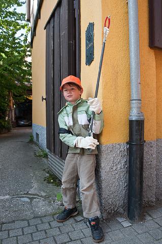 Laurentius-088.jpg - Die Kinder und Erzieher/innen des Kindergartens St. Theresia in Rohrbach am 20.4. haben rund um die Rathausstraße und Herrenwiesenstraße geputzt. (Foto: Rothe)