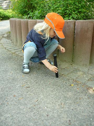 P1040302.JPG - Die Bären und Elefantengruppe der Kindertagesstätte Pusteblume haben am 21.4. die Spielplätze im Gewannsee und im Burnhofweg gesäubert. (Foto: Stadt Heidelberg)