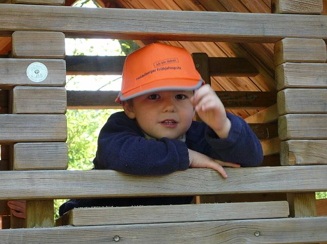 P1040322.JPG - Die Bären und Elefantengruppe der Kindertagesstätte Pusteblume haben am 21.4. die Spielplätze im Gewannsee und im Burnhofweg gesäubert. (Foto: Stadt Heidelberg)