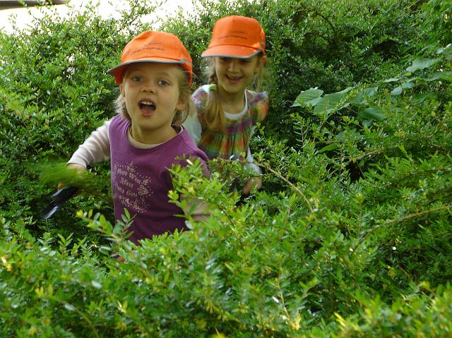 P1040325.JPG - Die Bären und Elefantengruppe der Kindertagesstätte Pusteblume haben am 21.4. die Spielplätze im Gewannsee und im Burnhofweg gesäubert. (Foto: Stadt Heidelberg)