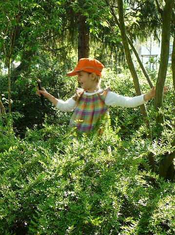P1040328.JPG - Die Bären und Elefantengruppe der Kindertagesstätte Pusteblume haben am 21.4. die Spielplätze im Gewannsee und im Burnhofweg gesäubert. (Foto: Stadt Heidelberg)