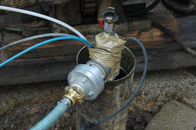 31.JPG - Messeinrichtung und Packer sind auf die vorgesehene Arbeitstiefe abgesenkt und nehmen ihre Arbeit auf. (Foto: Stadt Heidelberg)