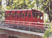 Ein Wagen der alten Bergbahn bei der Haltestelle Molkenkur