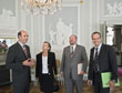 Staatssekretär Drautz (2. von rechts) und Landtagsabgeordnete Beate Fauser mit Oberbürgermeister Dr. Eckart Würzner (rechts) und Dr. Frieder Hepp (links) im Kurpfälzischen Museum