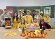 Mit dem Verkauf von Orangen und Öl finanziert die Klasse 9b ihre Italienreise. (Foto: Rothe)