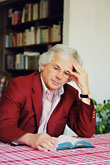 Der Philosoph Peter Bieri wurde mit seinen Romanen zum Bestsellerautor. (Foto: Hanser Verlag)