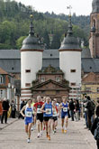 Wie in den vergangenen Jahren auch gehen wieder rund 3.000 Läuferinnen und Läufer beim traditionellen Heidelberger Halbmarathon an den Start.