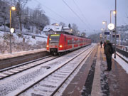 Zwei zusätzliche Züge halten in Schlierbach-Ziegelhausen. 