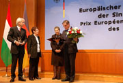 (von links) Stifter Manfred Lautenschläger, Prof. Dr. Rita Süssmuth, Simone Veil und Zentralratsvorsitzendem Romani Rose. ( Foto: Reuter)