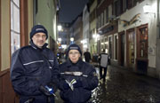 Dirk Geist und Ingrid Friedrich vom Kommunalen Ordnungsdienst (KOD)messen regelmäßig den Lärmpegel in der Unteren Straße.