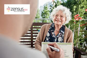 Ein Interviewer befragt eine ältere Dame (Foto: Statistisches Bundesamt)