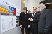 Jan van der Velden-Volkmann, OB Dr. Eckart Würzner und Jury-Vorsitzender Prof. Sebastian Zoeppritz (von links) eröffnen die Ausstellung. 