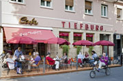 Außenbewirtung beim Café Tiefburg
