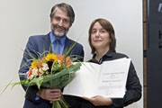 Bachmann-Preisträgerin Kathrin Passig nahm den Brentano-Preis stellvertretend für Wolfgang Herrndorf aus den Händen von Bürgermeister Gerner entgegen.