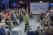 Gespräche über „Lebenslanges Lernen“ führte Bundeskanzlerin Angela Merkel beim Zukunftsdialog.          