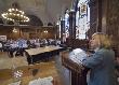Oberbürgermeisterin Beate Weber begrüßte die Auszubildenden im Großen Rathaussaal. (Foto: Rothe)