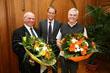 Von Oberbürgermeister Dr. Eckart Würzner (Mitte) in den Ruhestand verabschiedet: Peter Krüger (links) und Walter Zöbeley. (Foto: Pfeifer)