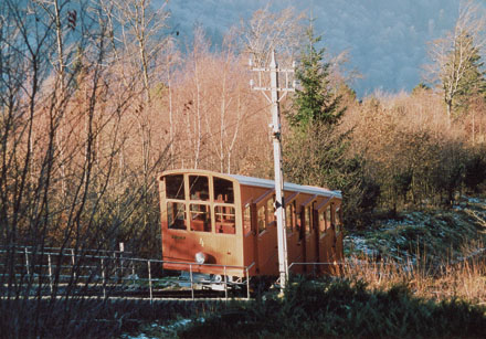 Dieses Bild zeigt die obere Bergbahn im Winter.