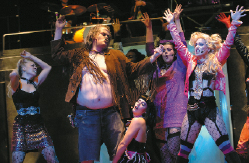 Rocky Horror ist Kult – und deshalb eine der Wiederaufnahmen im Spielplan 2006/2007 des Heidelberger Theaters. (Foto: Theater)
